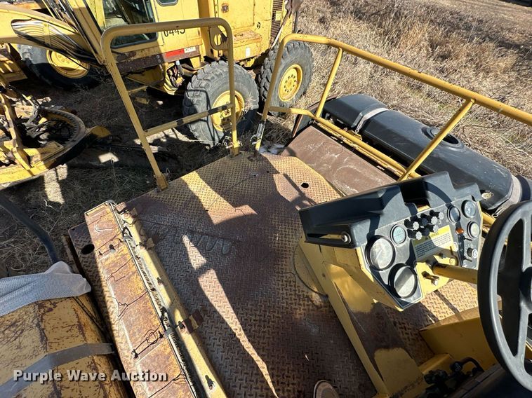 image for item NS9236 2000 Caterpillar CB-634C double drum vibratory roller