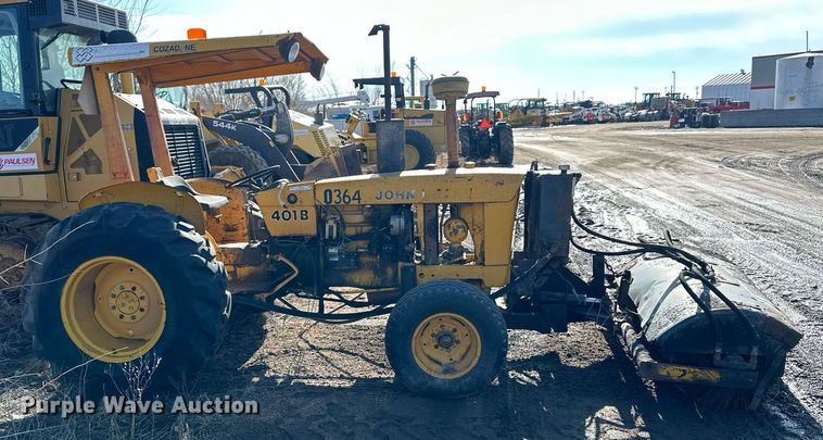 image for item NS9238 John Deere 401B tractor