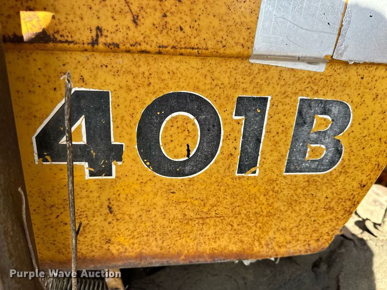 image for item NS9238 John Deere 401B tractor