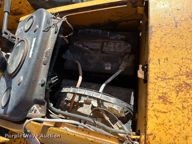 image for item NS9238 John Deere 401B tractor