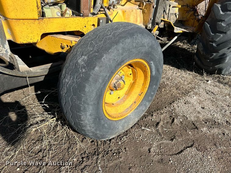 image for item NS9238 John Deere 401B tractor