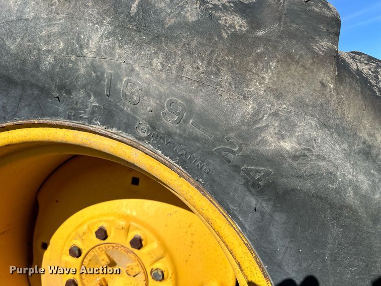 image for item NS9238 John Deere 401B tractor