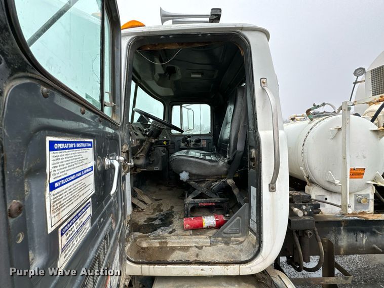 image for item OD9968 2000 Mack RD690S ready mix truck