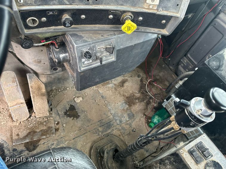 image for item OD9968 2000 Mack RD690S ready mix truck