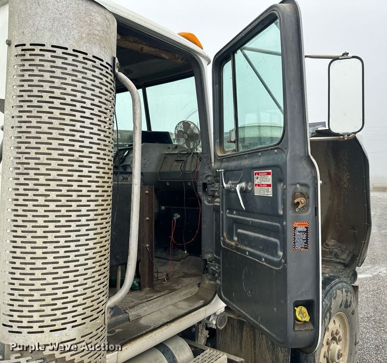 image for item OD9968 2000 Mack RD690S ready mix truck