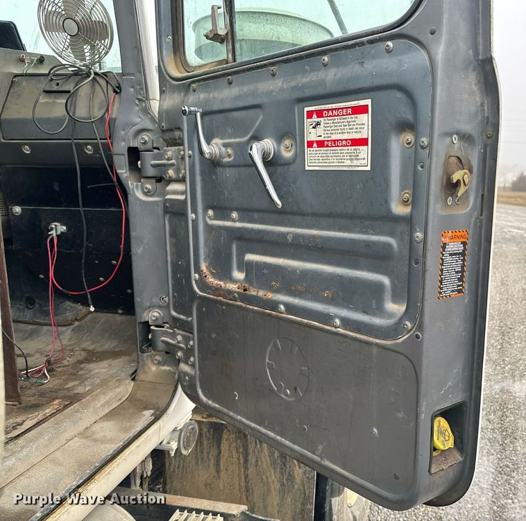 image for item OD9968 2000 Mack RD690S ready mix truck