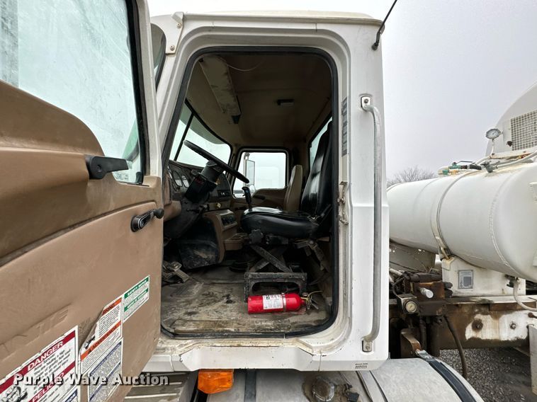 image for item OD9969 2002 Mack CV513 ready mix truck