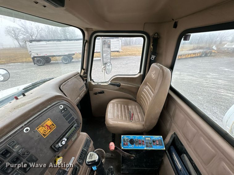 image for item OD9969 2002 Mack CV513 ready mix truck