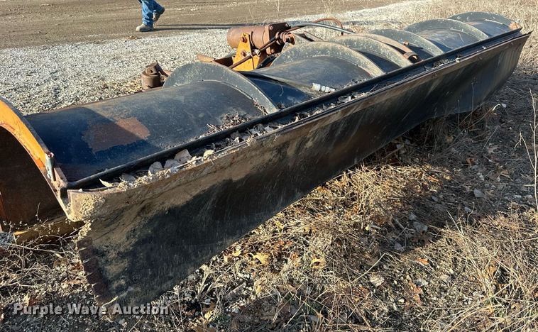 image for item OF9273 Henke wheel loader snowplow