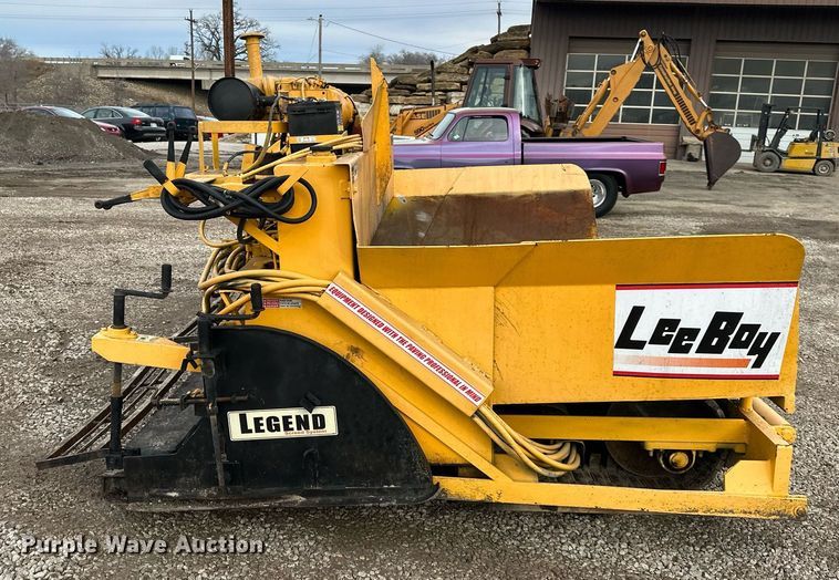 image for item OF9287 Leeboy  paver