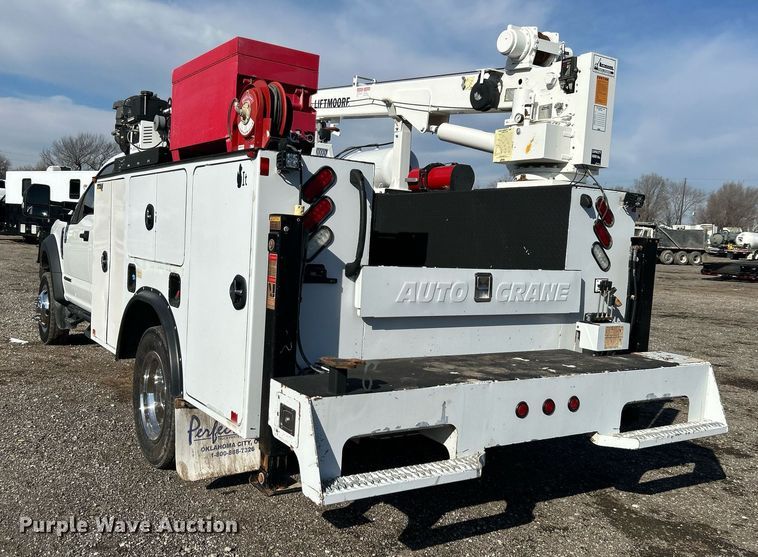 image for item OI9542 2018 Ford F450 Super Duty  SuperCab utility / service truck