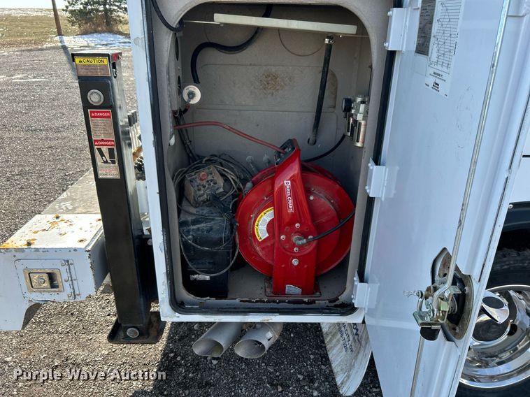 image for item OI9542 2018 Ford F450 Super Duty  SuperCab utility / service truck