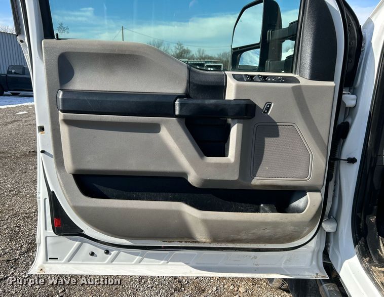 image for item OI9542 2018 Ford F450 Super Duty  SuperCab utility / service truck