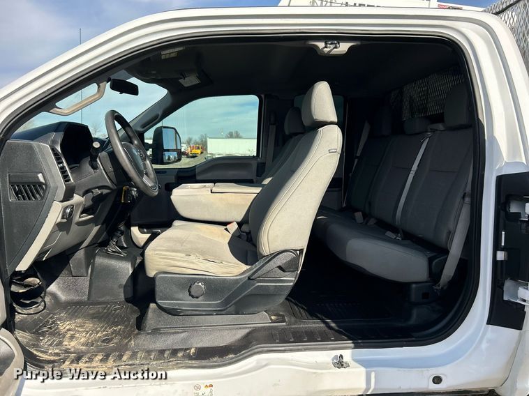 image for item OI9542 2018 Ford F450 Super Duty  SuperCab utility / service truck