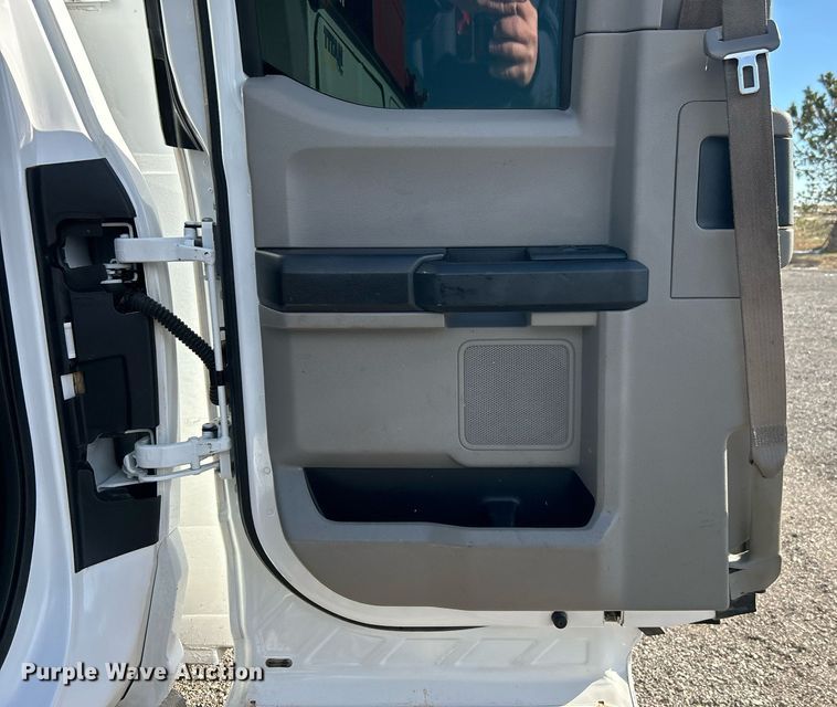 image for item OI9542 2018 Ford F450 Super Duty  SuperCab utility / service truck