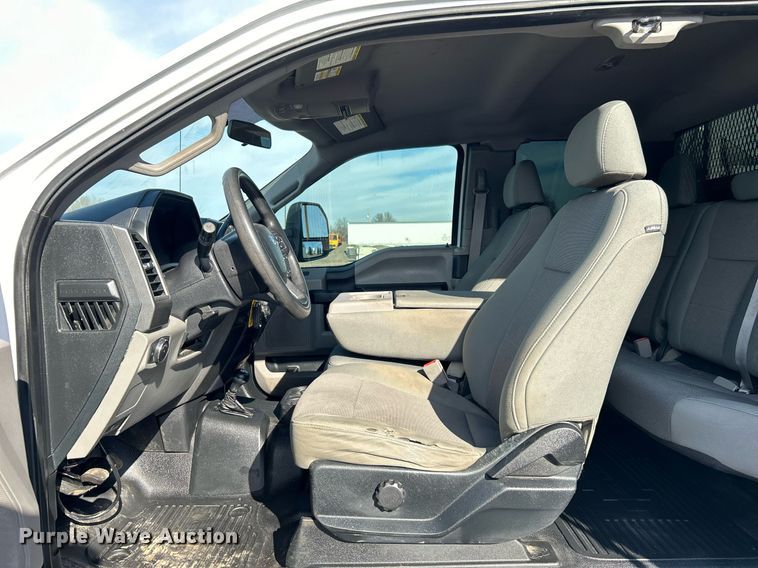 image for item OI9542 2018 Ford F450 Super Duty  SuperCab utility / service truck