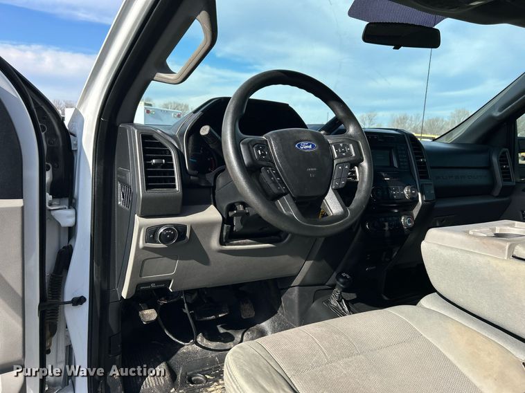 image for item OI9542 2018 Ford F450 Super Duty  SuperCab utility / service truck