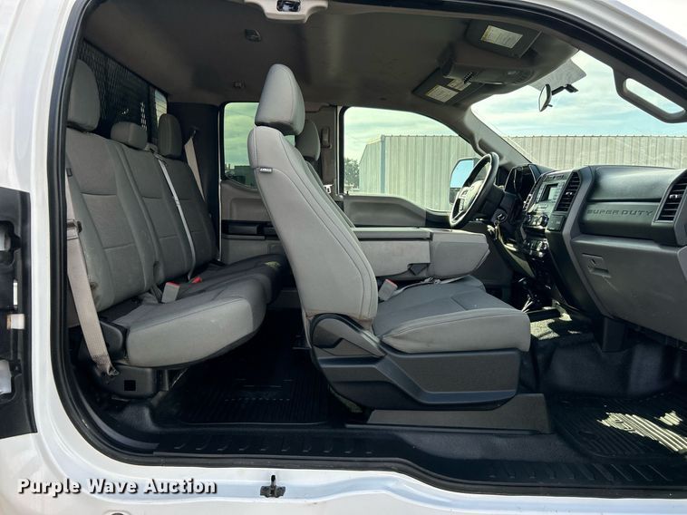 image for item OI9542 2018 Ford F450 Super Duty  SuperCab utility / service truck