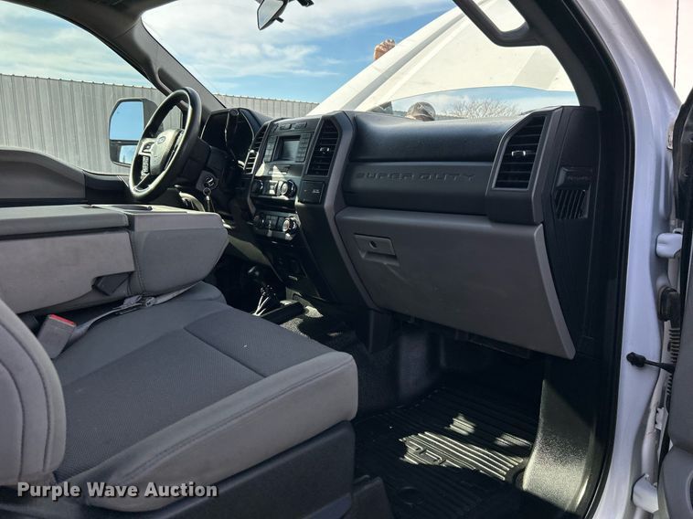 image for item OI9542 2018 Ford F450 Super Duty  SuperCab utility / service truck