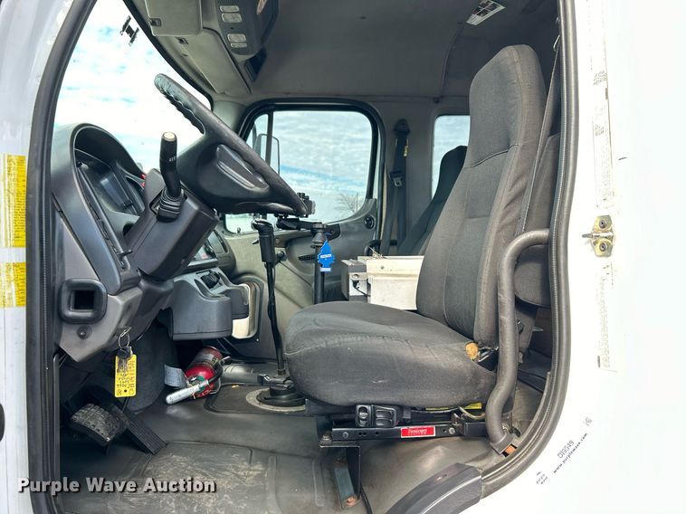 image for item OI9549 2007 Freightliner  M2 Business Class utility / service truck