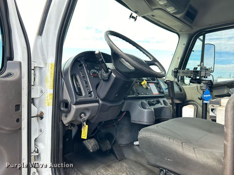 image for item OI9549 2007 Freightliner  M2 Business Class utility / service truck