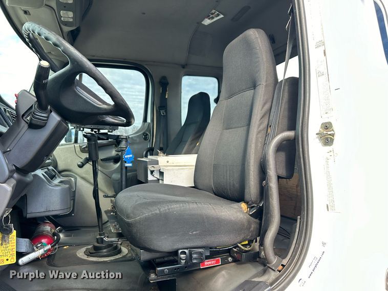 image for item OI9549 2007 Freightliner  M2 Business Class utility / service truck