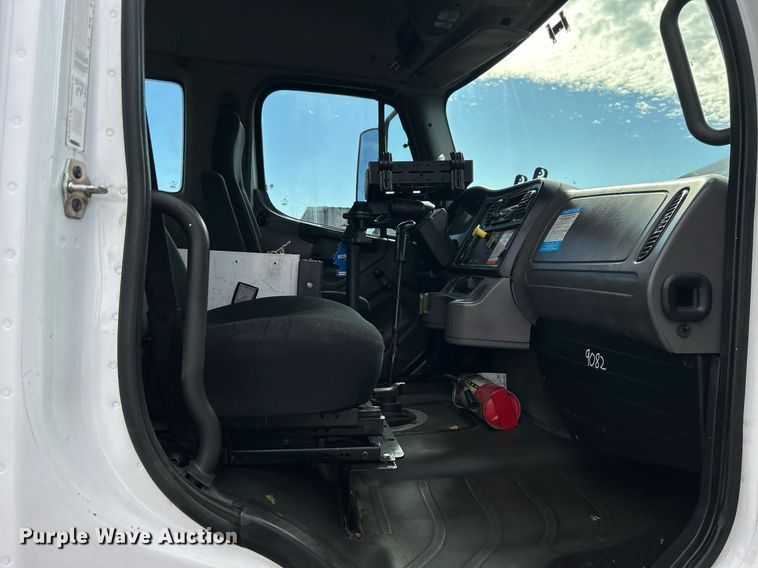 image for item OI9549 2007 Freightliner  M2 Business Class utility / service truck