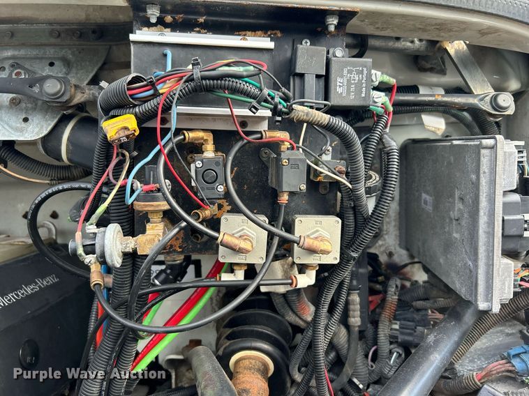 image for item OI9549 2007 Freightliner  M2 Business Class utility / service truck