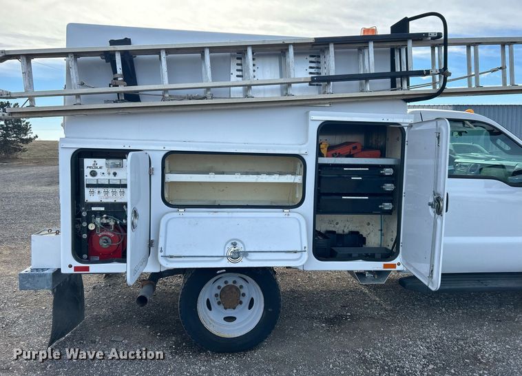 image for item OI9561 2013 Ford F450 Super Duty  utility / service truck