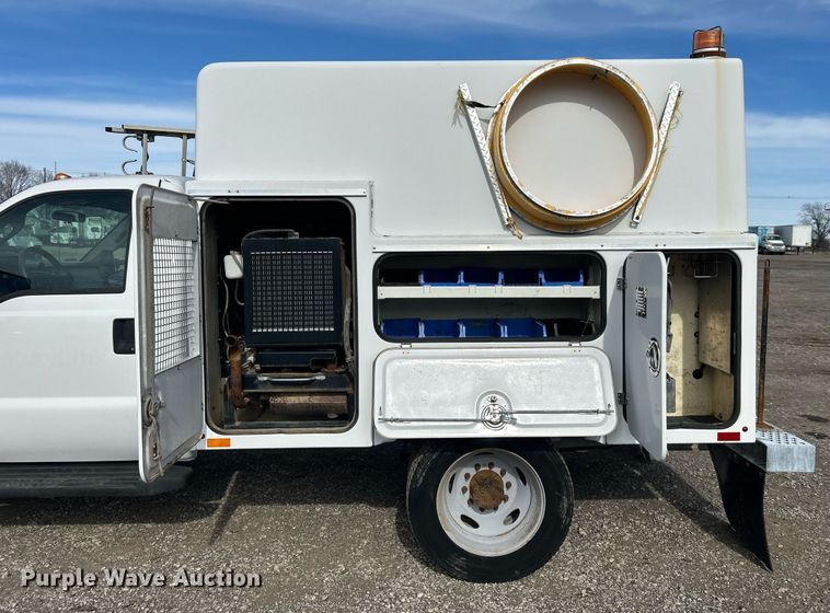 image for item OI9561 2013 Ford F450 Super Duty  utility / service truck