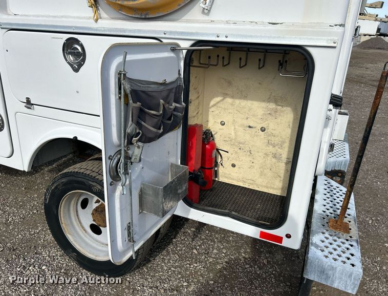 image for item OI9561 2013 Ford F450 Super Duty  utility / service truck