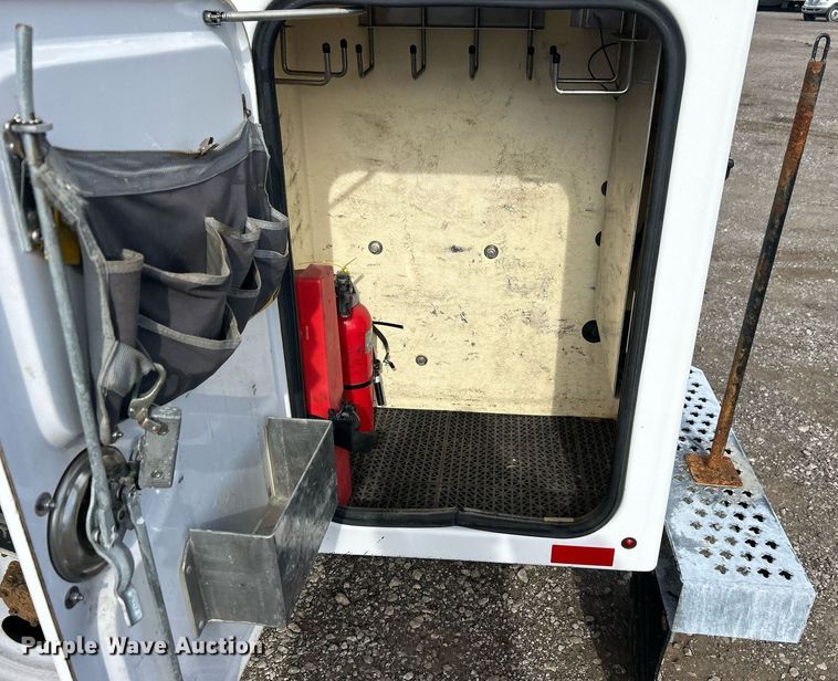 image for item OI9561 2013 Ford F450 Super Duty  utility / service truck