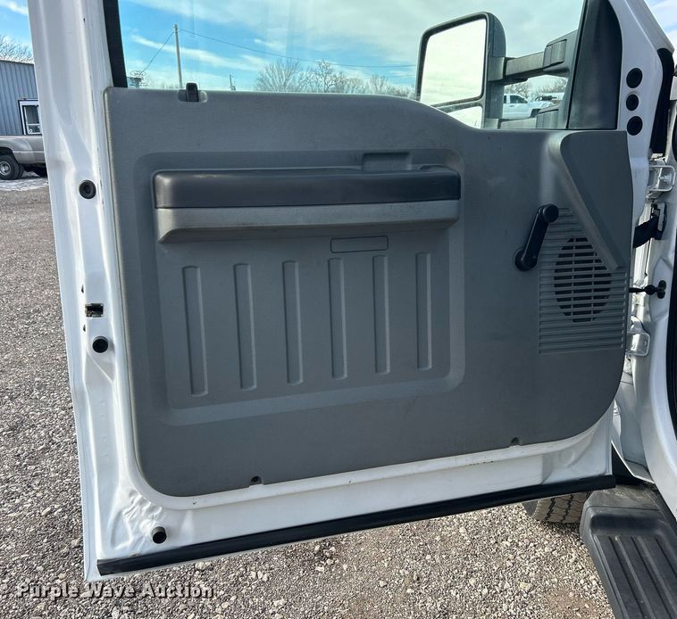 image for item OI9561 2013 Ford F450 Super Duty  utility / service truck