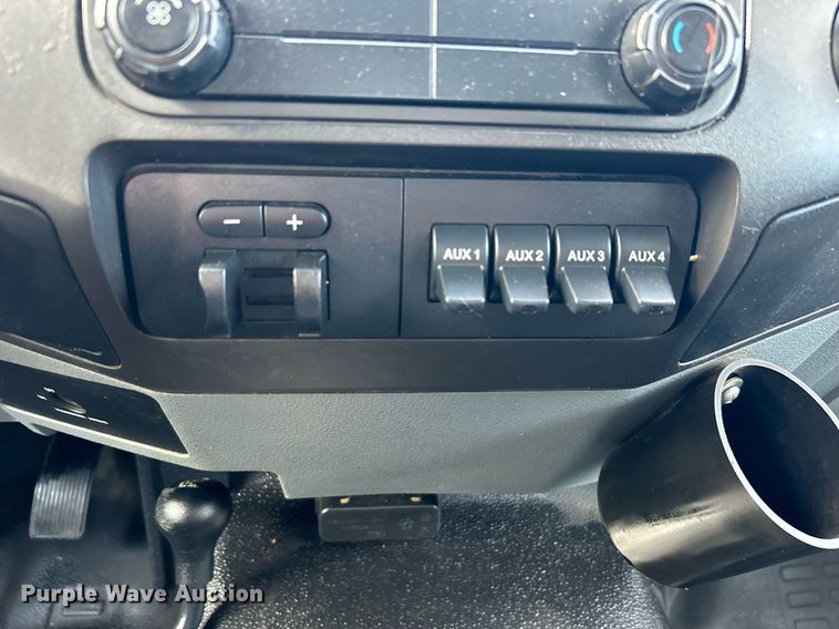 image for item OI9561 2013 Ford F450 Super Duty  utility / service truck