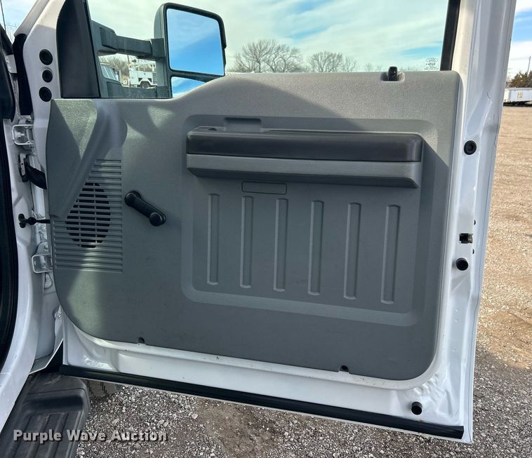 image for item OI9561 2013 Ford F450 Super Duty  utility / service truck