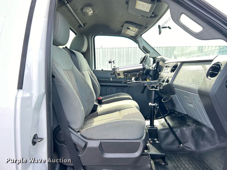 image for item OI9561 2013 Ford F450 Super Duty  utility / service truck