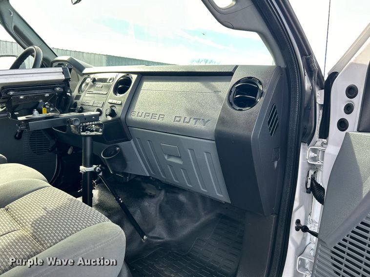 image for item OI9561 2013 Ford F450 Super Duty  utility / service truck