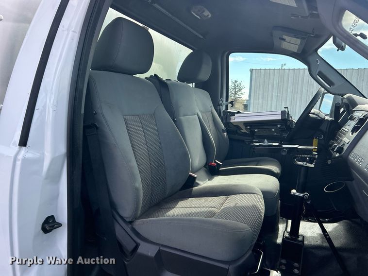 image for item OI9561 2013 Ford F450 Super Duty  utility / service truck