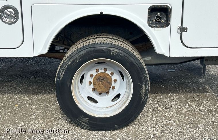 image for item OI9561 2013 Ford F450 Super Duty  utility / service truck