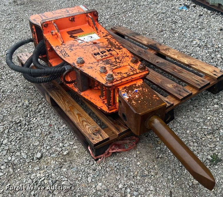 image for item OI9563 NPK PH-3 breaker