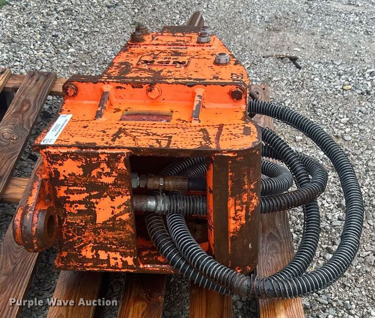 image for item OI9563 NPK PH-3 breaker