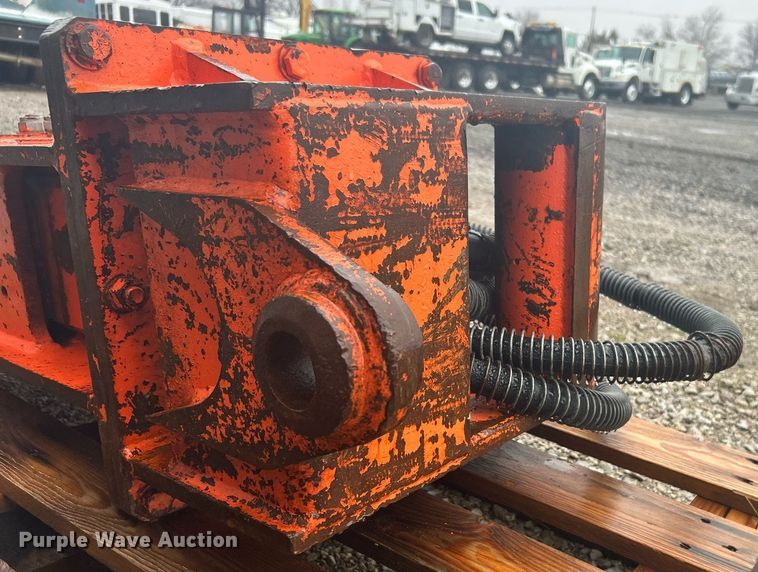 image for item OI9563 NPK PH-3 breaker