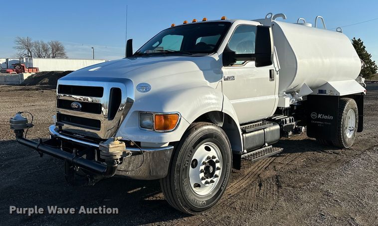 image for item OM9785 2015 Ford F750 Super Duty water truck