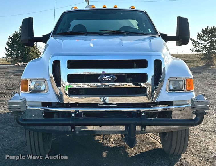 image for item OM9785 2015 Ford F750 Super Duty water truck