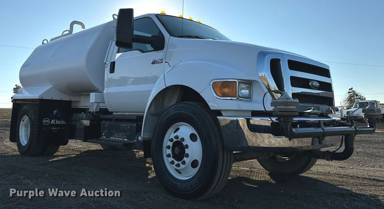 image for item OM9785 2015 Ford F750 Super Duty water truck