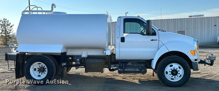image for item OM9785 2015 Ford F750 Super Duty water truck