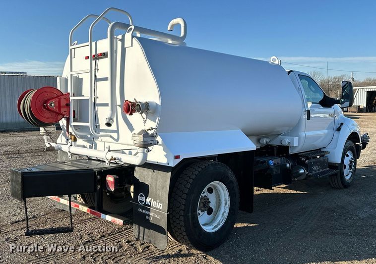 image for item OM9785 2015 Ford F750 Super Duty water truck