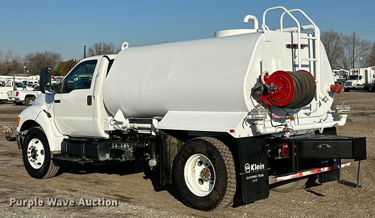 image for item OM9785 2015 Ford F750 Super Duty water truck