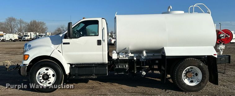 image for item OM9785 2015 Ford F750 Super Duty water truck
