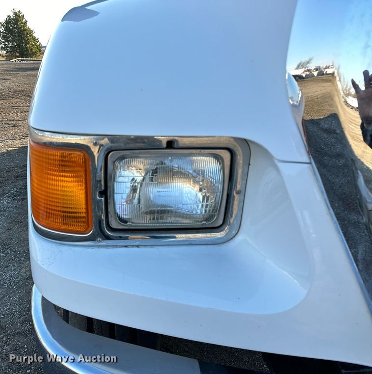 image for item OM9785 2015 Ford F750 Super Duty water truck